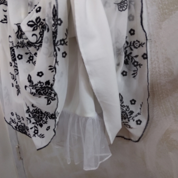 Trixxi Semi Formal White with Black Flocking Size 2X - Picture 8 of 9